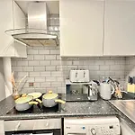 Edgware Road Beautiful Family Apartment